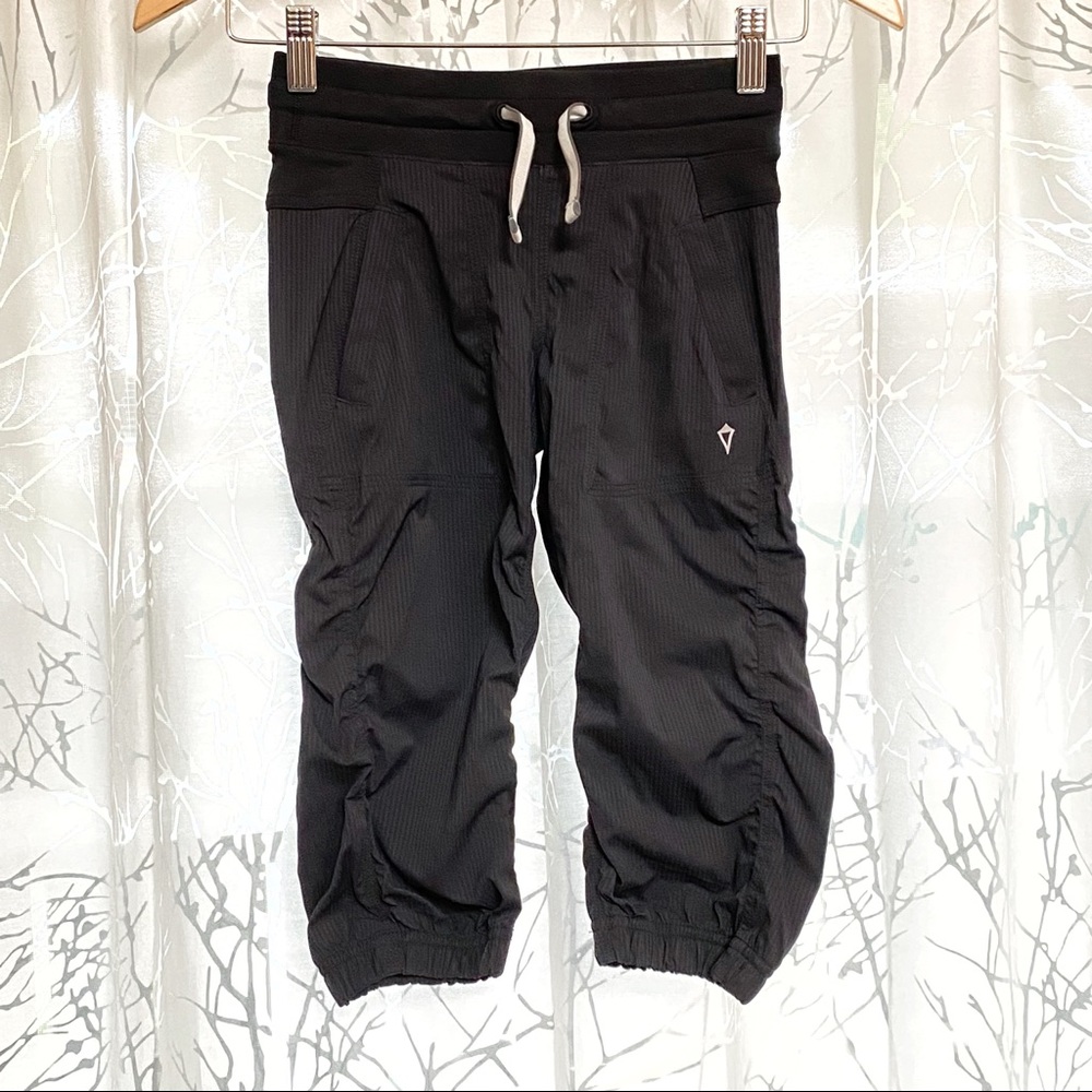 Ivivva Lululemon kids black live to move crop cropped drawstring jogger pants - Picture 4 of 11